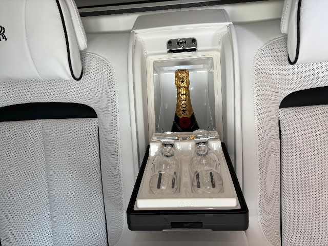 ROLLS ROYCE CULLINAN 2024 Image 52