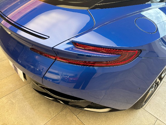 ASTON MARTIN DB11 2017 Image 20