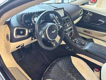 ASTON MARTIN DB11 2017 Image 15