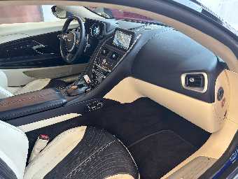 ASTON MARTIN DB11 2017 Image 21