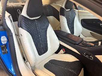 ASTON MARTIN DB11 2017 Image 23