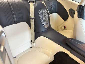 ASTON MARTIN DB11 2017 Image 24