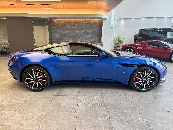 ASTON MARTIN DB11 2017 Image 4