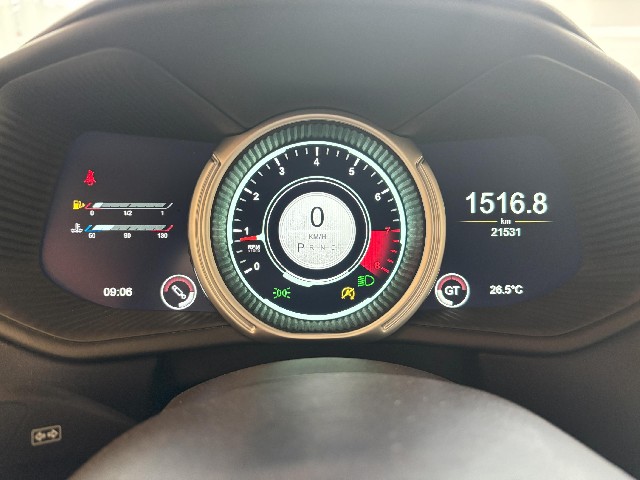 ASTON MARTIN DB11 2017 Image 32