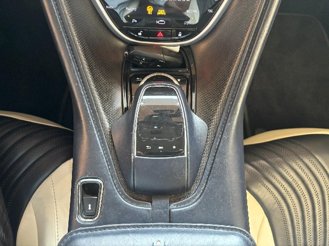 ASTON MARTIN DB11 2017 Image 36