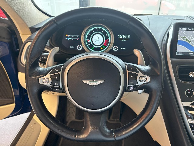 ASTON MARTIN DB11 2017 Image 38