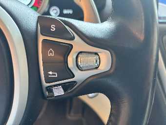 ASTON MARTIN DB11 2017 Image 34