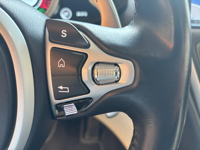 ASTON MARTIN DB11 2017 Image 40