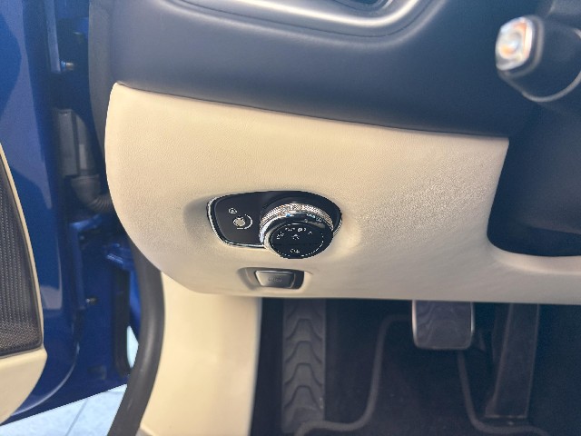 ASTON MARTIN DB11 2017 Image 41