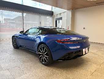 ASTON MARTIN DB11 2017 Image 7