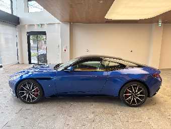 ASTON MARTIN DB11 2017 Image 8