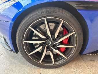 ASTON MARTIN DB11 2017 Image 9