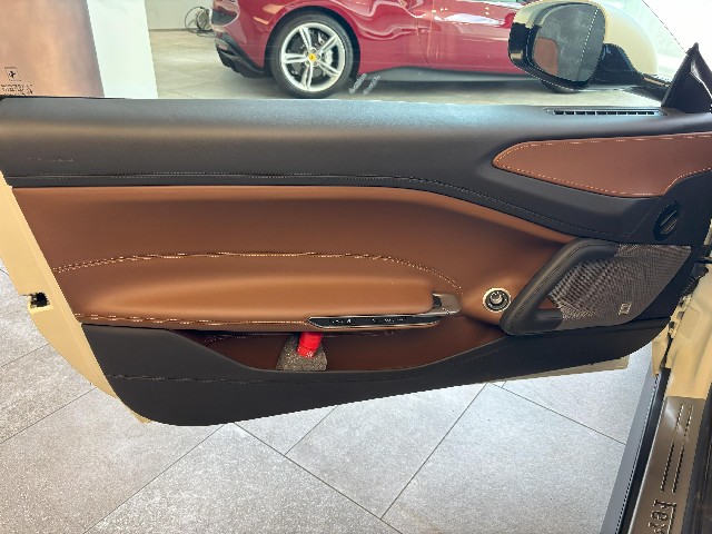 FERRARI GTC4 LUSSO 2017 Image 24