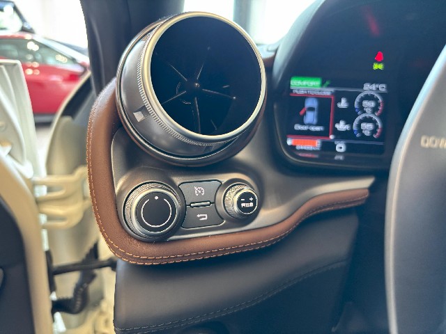 FERRARI GTC4 LUSSO 2017 Image 38