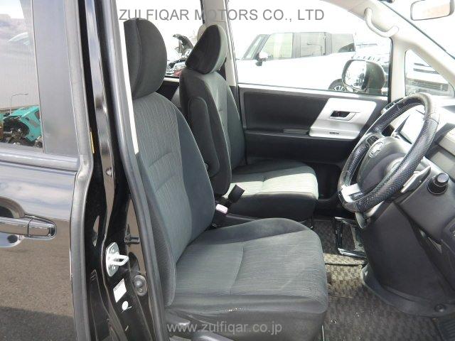 TOYOTA NOAH 2013 Image 11