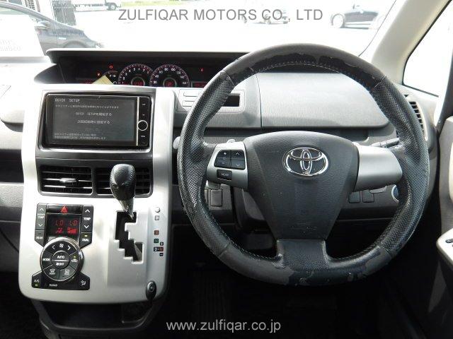 TOYOTA NOAH 2013 Image 12