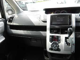 TOYOTA NOAH 2013 Image 7