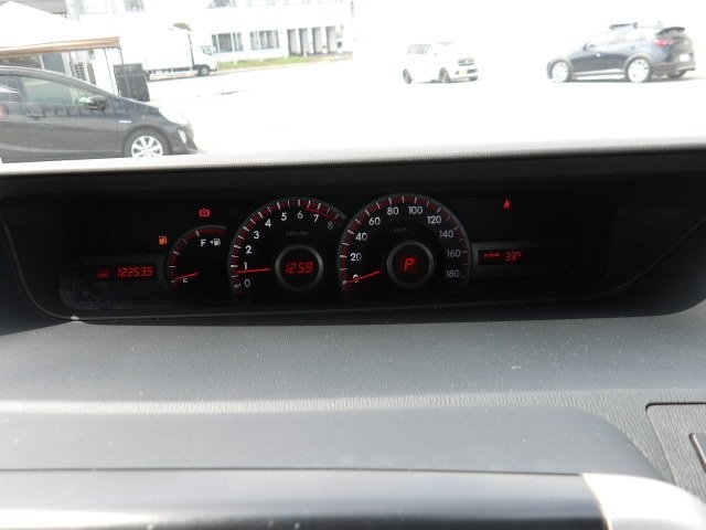 TOYOTA NOAH 2013 Image 20