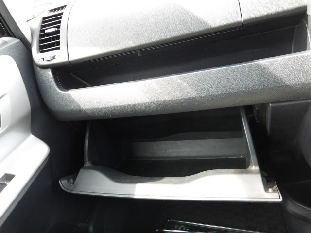 TOYOTA NOAH 2013 Image 22