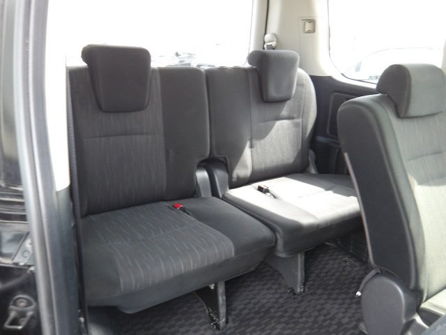 TOYOTA NOAH 2013 Image 28