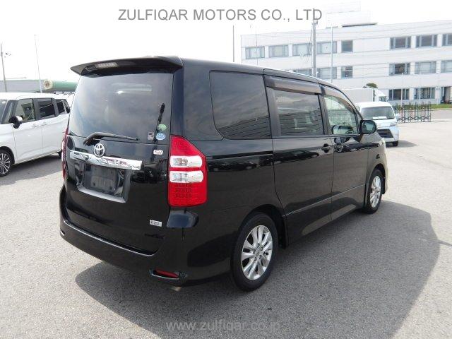 TOYOTA NOAH 2013 Image 10