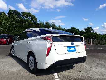 TOYOTA PRIUS 2018 Image 2