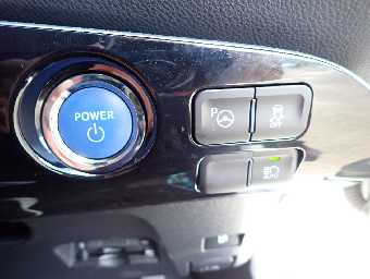 TOYOTA PRIUS 2018 Image 11