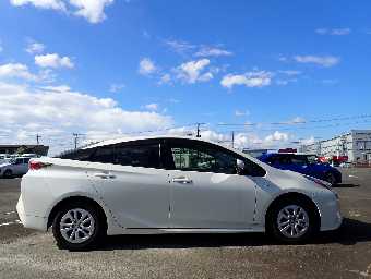 TOYOTA PRIUS 2018 Image 5