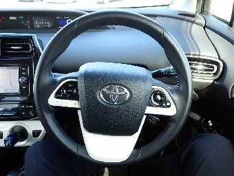 TOYOTA PRIUS 2018 Image 8