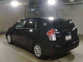 TOYOTA PRIUS ALPHA 2015 Image 4