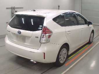 TOYOTA PRIUS ALPHA 2015 Image 2