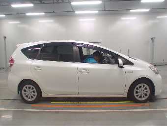 TOYOTA PRIUS ALPHA 2015 Image 3