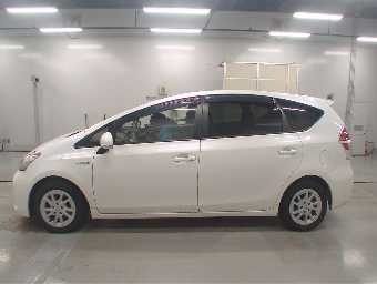TOYOTA PRIUS ALPHA 2015 Image 4