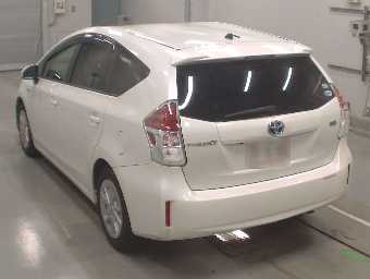 TOYOTA PRIUS ALPHA 2015 Image 6