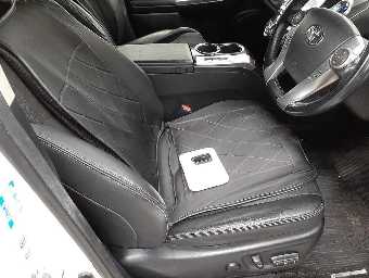 TOYOTA PRIUS ALPHA 2015 Image 8