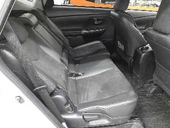 TOYOTA PRIUS ALPHA 2015 Image 10