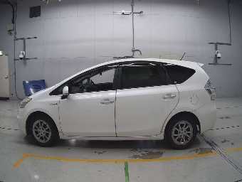 TOYOTA PRIUS ALPHA 2014 Image 4