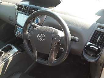 TOYOTA PRIUS ALPHA 2014 Image 7