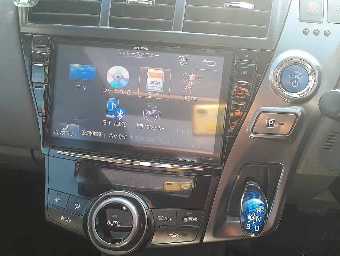 TOYOTA PRIUS ALPHA 2014 Image 10