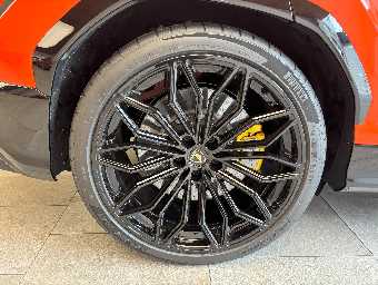 LAMBORGHINI URUS 2025 Image 11