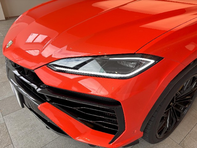 LAMBORGHINI URUS 2025 Image 19