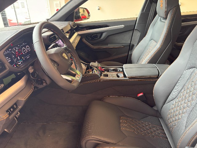 LAMBORGHINI URUS 2025 Image 23