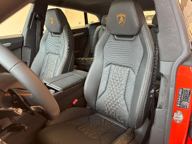 LAMBORGHINI URUS 2025 Image 24