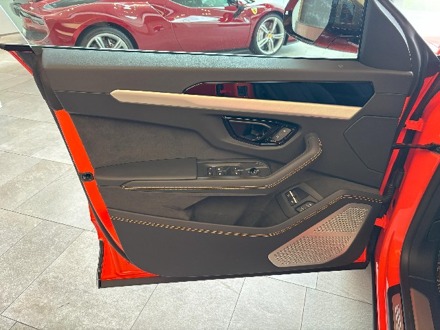 LAMBORGHINI URUS 2025 Image 25
