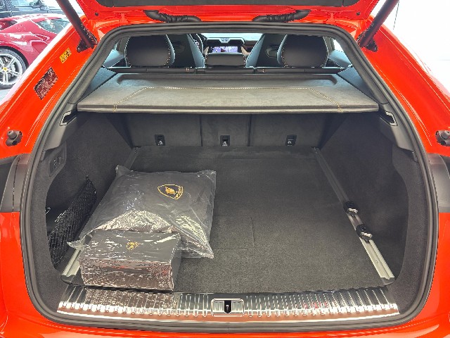 LAMBORGHINI URUS 2025 Image 28