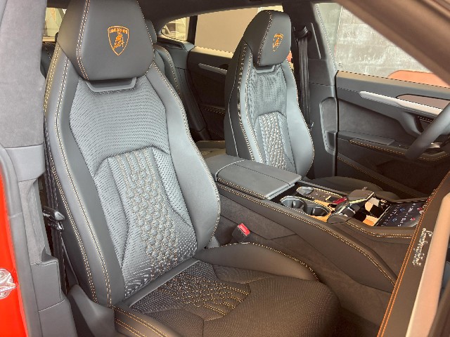 LAMBORGHINI URUS 2025 Image 32