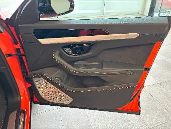 LAMBORGHINI URUS 2025 Image 27
