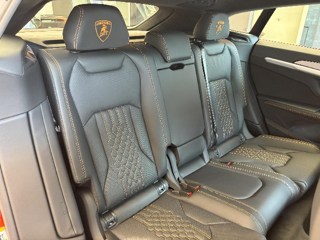 LAMBORGHINI URUS 2025 Image 35