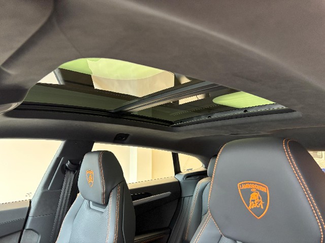 LAMBORGHINI URUS 2025 Image 36
