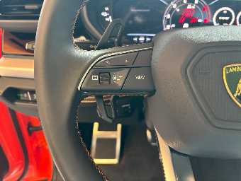 LAMBORGHINI URUS 2025 Image 32